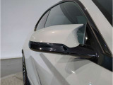 【BMWミラー】視認性の高いスタイリッシュなミラー。自動防眩機能も付いており夜間のドライビングをサポートします。