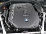 安心のBMW認定中古車は100項目の箇所を徹底的にチェック致します。機械的な箇所や電気系、コンピューターなどをご納車前に点検し、交換基準に達した部品は全て新品に修理返品した後にご納車致します。