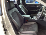 セパレートのフロント運転席は、パワーシートです。