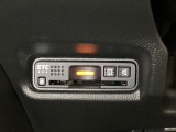ハンドルの左下にETCがついています。高速道路の料金所の通過も楽々です。 カードの取り出しもしやすい場所についています。