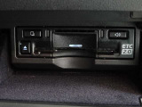 運転席お膝元にETCカード挿入口がございます。