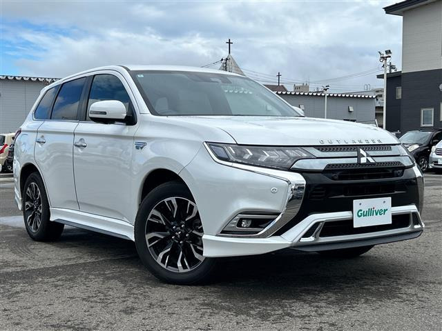 アウトランダーPHEV 2.4 G プラスパッケージ 4WD 4WD サンルーフ