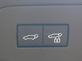 【パワーバックドア】スマートキーや運転席のボタンを押すだけでリアゲートが自動で開閉します!荷物を持っている時や、高い位置にあるバックドアを閉める際に便利な機能です♪