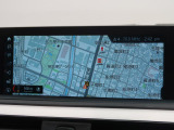 【純正ナビゲーション】BMWのナビゲーションは操作性も良く、詳細な地図情報と交通状況を見やすく表示し、快適なドライビングをサポートしながら目的地までナビゲートします。