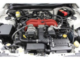 エンジンルームの樹脂部分は丁寧に磨いてツヤをだしています。当社の中古車のエンジンルームクリーニングはとても自信があります★