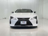 スピンドルグリルがレクサスらしさを強調します。