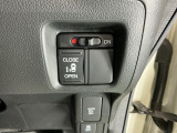 パワースライドドアの開閉はスマートキーのリモコンやドアノブは勿論、運転席側のスイッチ操作でも開閉ができ、安全・簡単です