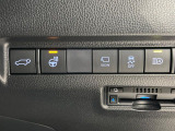 【パワーバックドア】スマートキーや運転席のボタンを押すだけでリアゲートが自動で開閉します!荷物を持っている時や、高い位置にあるバックドアを閉める際に便利な機能です♪