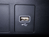 【USBポート】USBポートも装備されています♪スマートフォンのオーディオに連携も可能です。今や欠かせない装備の一つです!