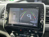 空から車を見たような「アラウンドビューモニター」!車の周りが一目で確認できるので、小さなお子様や障害物があっても安心して乗ることができます。
