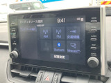 鮮明な画面で、目的地までスムーズなナビゲーションをサポート。運転に集中できる情報表示で、快適なドライブを約束します。