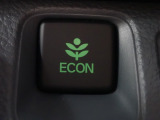 エンジン、エアコンなどを制御し低燃費な『ECONモード』に、また走りを楽しみたいとき、空調など快適性を重視したいときにはスイッチOFFで通常モードに切り替えができます!