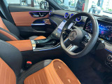 メルセデス・ベンツの定める厳しい基準をクリアしたお車のみをご案内させて頂きます。納車前整備はメーカー規定に基づき100項目以上にも及ぶ点検を熟練のメカニックによって行いご納車させて頂きます。