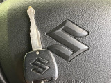 【キーレス】少し離れた場所からでもボタン一つでドアの開錠・施錠ができるのでとっても便利!ドアの鍵穴周りに傷をつけることもありません♪