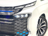 【LEDヘッドライト】悪天候や夜間走行時も良好な視界を確保し安心して運転できる高輝度LEDヘッドライトを装備!点灯速度が早く、消費電力も抑えられています。