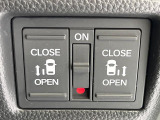 【両側パワースライドドア】スマートキーや運転席のスイッチで後席両側スライドドアの開閉が可能♪電動だから力を入れてドアを開ける必要が無く、小さなお子様でも簡単に開け閉めでき快適です♪