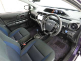 シンプルで使いやすいデザインの運転席です。