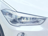 ●LEDヘッドライト:夜間走行時も良好な視界を確保し安心して運転できる高輝度LEDヘッドライトを装備!点灯速度が早く、消費電力も抑えられています。