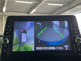 バックモニターで後方状況をしっかり確認。狭い道や駐車場での運転をサポートし、安全性を高めます。
