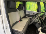 運転席シート廻りは使用感も少なく、良好な状態となっています。前オーナー様が丁寧に使っていたことがよくわかりますね。