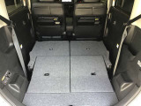 トランクルーム!リアシートは片方ずつ倒せます。乗車員数や積む荷物に応じてアレンジが可能ですので多彩に使えてとても便利です。