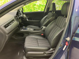 運転操作に必要な機能が集中し、使いやすさを追求。快適なドライブをサポートする空間を演出しています。