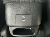後席用のタイプC接続端子が便利!後席でも携帯端末の充電ができます!
