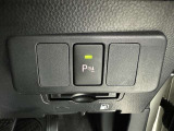 コーナーセンサーを車の前後に装備。障害物までの距離に応じて警告音を変えてお知らせ。縦列駐車時や駐車場・車庫などでの取り回しをサポートします。詳細は販売店スタッフまでおたずねください。