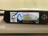 複数のカメラの映像をもとに、クルマを真上から見ているような映像をドライバーに提供し駐車をサポートする機能です。