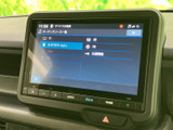 ラジオはもちろん、CDやBluetooth接続で、様々な音源を楽しめます。お好みの音質に調整して、ドライブを盛り上げましょう。