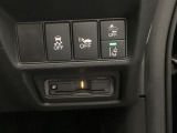 自社整備工場で点検整備をおこなってからお渡ししています。車検が残っている場合は『12ヶ月点検整備』を、車検整備付きの場合は『車検整備』をおこないます。整備費用は車両本体価格に含まれています。
