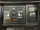 【両側パワースライドドア】両側がパワースライドドアになっており、運転席のスイッチやスマートキーでも開閉が可能です!開口部も広いので乗り降りも楽々♪