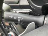 雨天時でもクリアな視界を確保できるワイパーレバーです。操作性も良く、雨の日の運転をサポートします。様々な状況に合わせて、最適なワイピングが可能です。