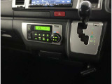 ストレスなく操作しやすいシフトレバーですね。