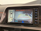 バックカメラの他に上から見下ろしたような画像が見れるアラウンド(全方位)モニター。前後左右を把握できる、すごい機能が装備されています!