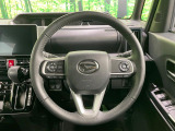 インテリアに合わせたデザインのステアリングは、運転される方のことも考え、運転しやすい形状、大きさです。是非一度、実際に触ってお確かめください。