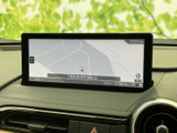見やすい地図画面で、スムーズなナビゲーションを実現。渋滞情報もリアルタイムで表示され、最適なルートを案内します。