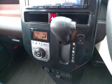 こまめな温度管理のできるオートエアコンがついたお車です