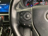 運転中、オーディオの操作をしてて、ハッとしたことはありませんか?ステアリングスイッチは、運転中でもハンドルでオーディオの操作が可能です。安全なドライブをサポートします。