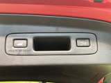 【パワーバックドア】スマートキーや運転席のボタンを押すだけでリアゲートが自動で開閉します!荷物を持っている時や、高い位置にあるバックドアを閉める際に便利な機能です♪