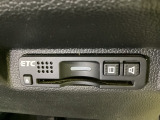 ハンドルの右下にETCがついています。高速道路の料金所の通過も楽々です!。 カードの取り出しもしやすい場所についています。