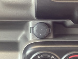 アクセサリーソケットを装備。車内アクセサリーの電源として便利です。