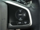 ◆アダプティブクルーズコントロール◆予め設定した車速内でクルマが自動的に加減速。前走車との適切な車間距離を維持しながら追従走行します。【LKAS】車線維持支援システムでステアリング操作を支援。
