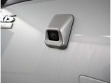 バックカメラが付いているので後方確認が非常にしやすいです。今や運転初心者も熟練者も必須装備!ついていて損はないですね♪