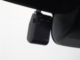 ◆ドライブレコーダー◆映像・音声などを記録する自動車用の装置です。 もしもの事故の際の記録はもちろん、旅行の際の思い出としてドライブの映像を楽しむことができます。