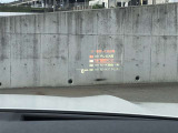 HUD: ヘッドアップディスプレイはドライバーが前方に集中できるよう、ナビや車速情報をフロントガラスに投影するシステムです。