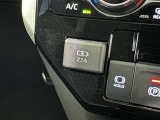 充電用USB付き。スマートフォンなどの充電に便利です。
