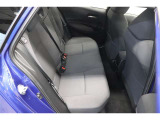 後席シートは分割可倒式。乗せる荷物や乗車人数に合わせて片側ずつ倒すことが出来ます。