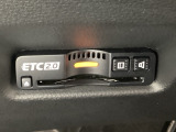 ハンドルの左下にETC2.0がついています。高速道路の料金所の通過も楽々です。 カードの取り出しもしやすい場所についています。