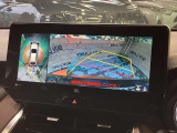 【パノラミックビューモニター】専用のカメラにより、上から見下ろしたような視点で360度クルマの周囲を確認することができます☆死角部分も確認しやすく、狭い場所での切り返しや駐車もスムーズに行えます。